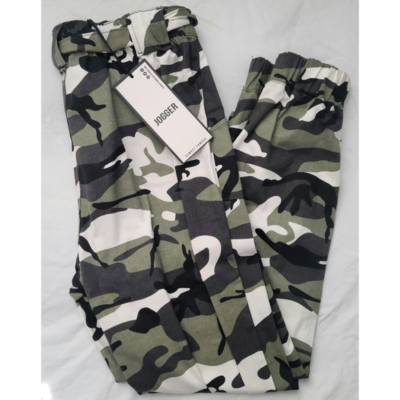 Almost Famous Pants - Almost Famous Size XL Camo Jogger Cargo Pants